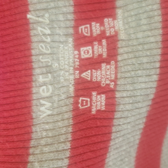 Wet seal s quarters leave scoopneck ribbed striped top - Picture 2 of 2